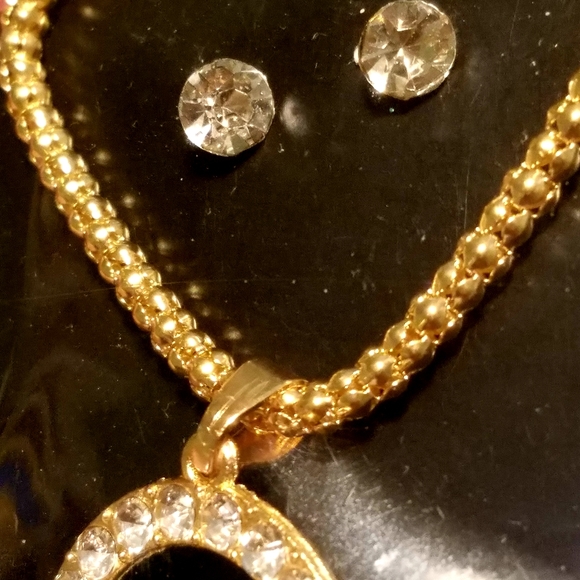 NWT Faux Diamond Logo Necklace & Earrings Set - GOLD COLOR - Picture 5 of 10